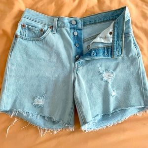 LEVIS 501 Light Denim Shorts/ SIZE 28